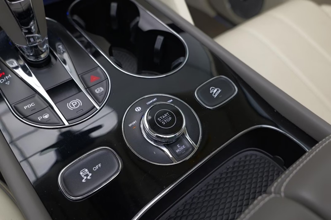 Bentley Bentayga V6 Hybrid - foto 33