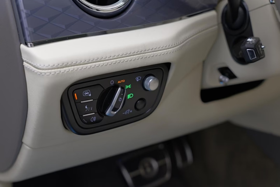 Bentley Bentayga V6 Hybrid - foto 35