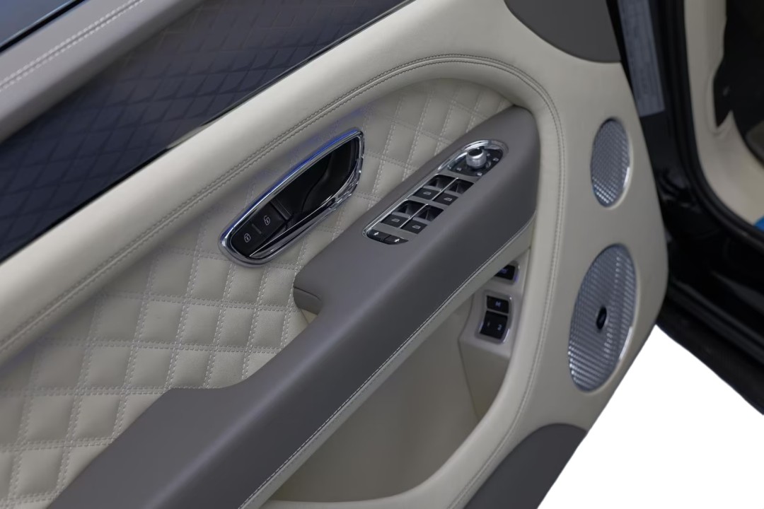 Bentley Bentayga V6 Hybrid - foto 38