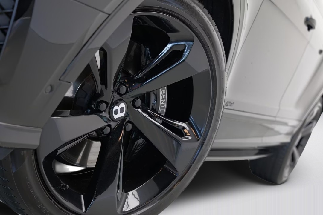 Bentley Bentayga V6 Hybrid - foto 48