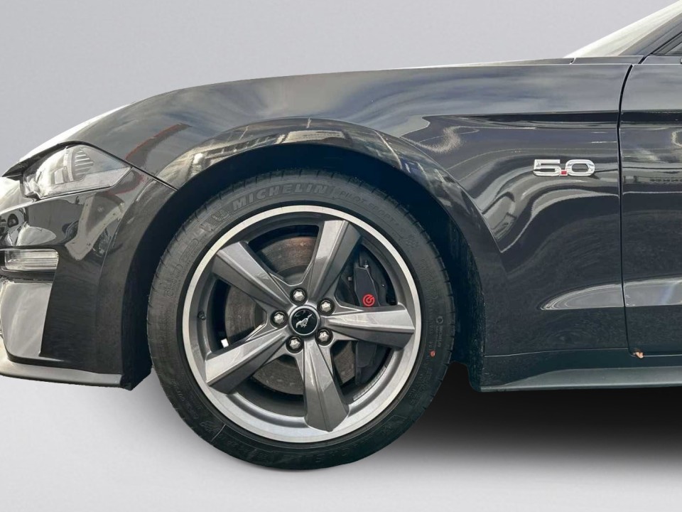 Ford Mustang Convertible - foto 9