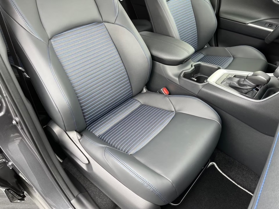 Toyota RAV4 - foto 13