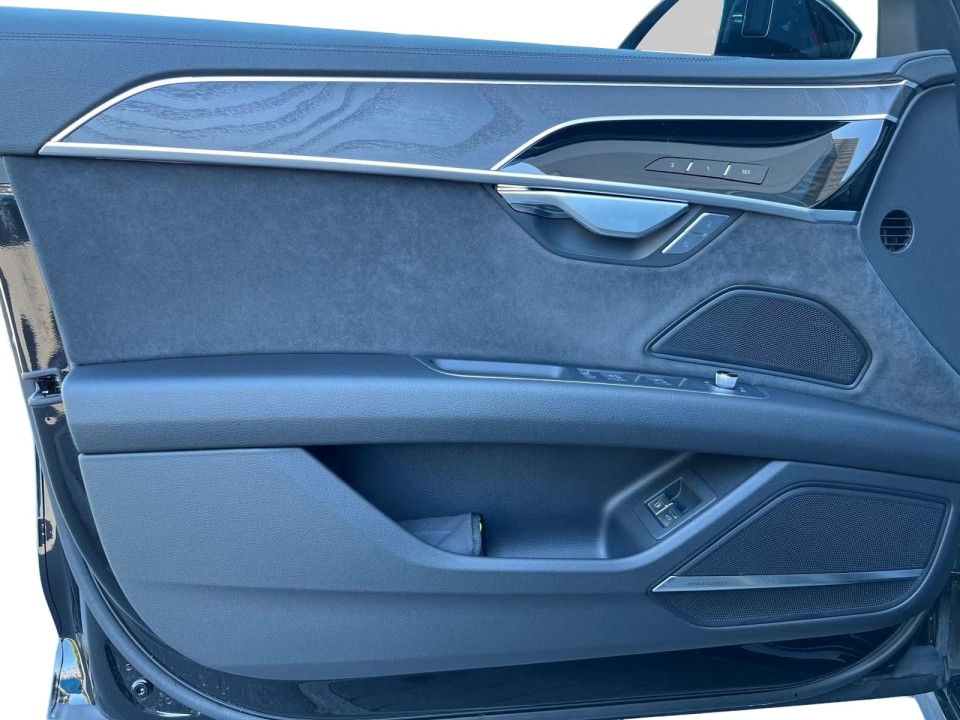 Audi A8 60 TFSIe Quattro - foto 12