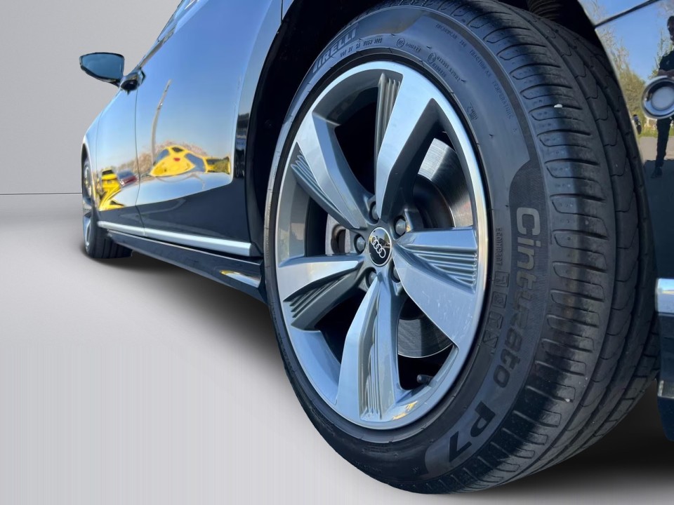 Audi A8 60 TFSIe Quattro - foto 15