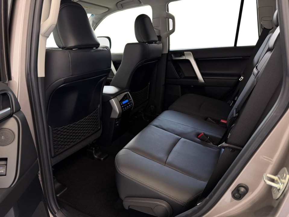 Toyota Land Cruiser Invincible - foto 9