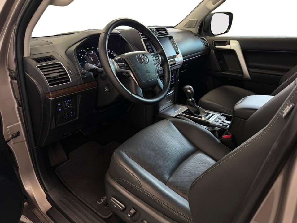 Toyota Land Cruiser Invincible - foto 8