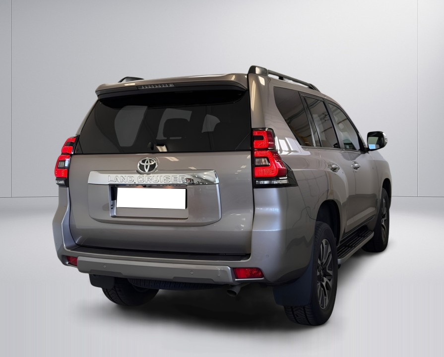 Toyota Land Cruiser Invincible (2)