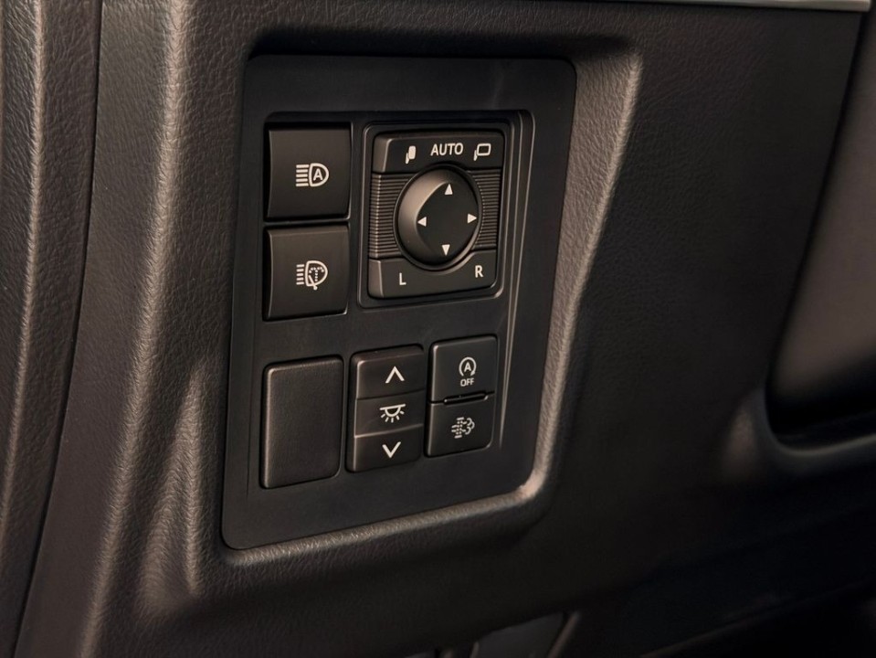 Toyota Land Cruiser Invincible - foto 15