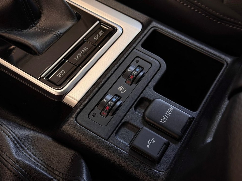 Toyota Land Cruiser Invincible - foto 17
