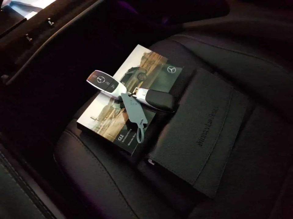 Mercedes-Benz GLE 300d 4MATIC - foto 16