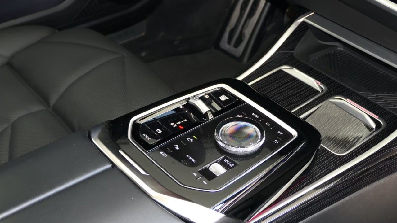 BMW Seria 7 xDrive740d M Sport - foto 21