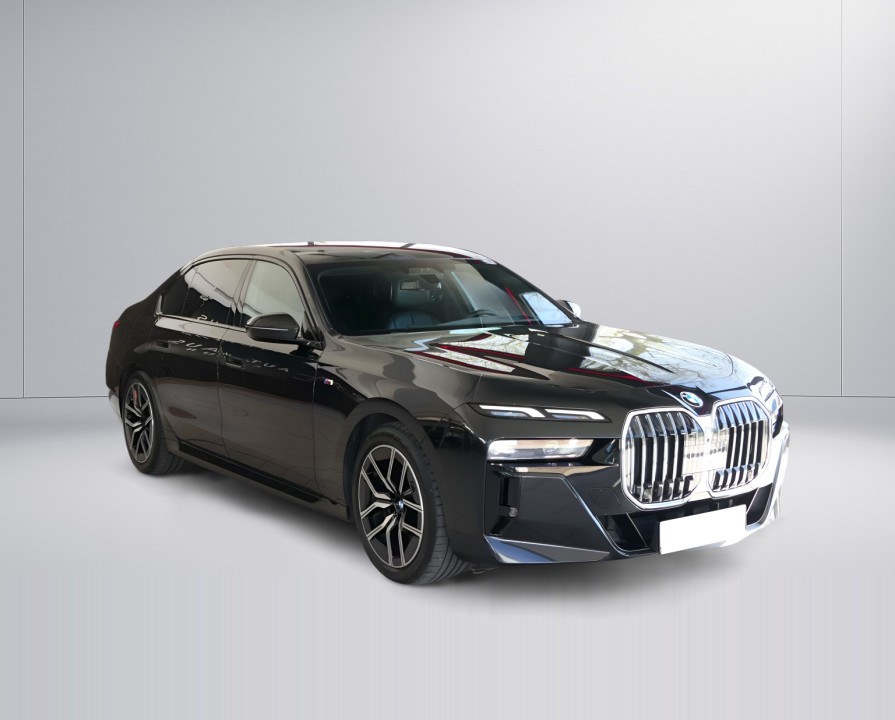 BMW Seria 7 xDrive740d M Sport (2)