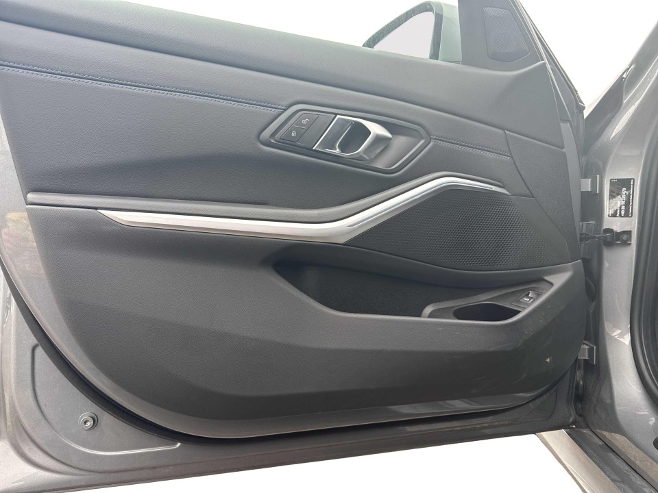 BMW Seria 3 320i - foto 14