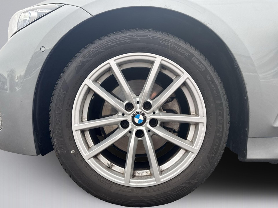 BMW Seria 3 320i - foto 16