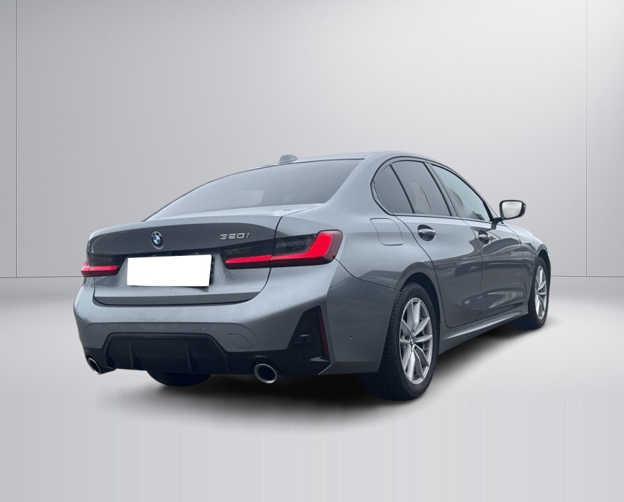 BMW Seria 3 320i (2)