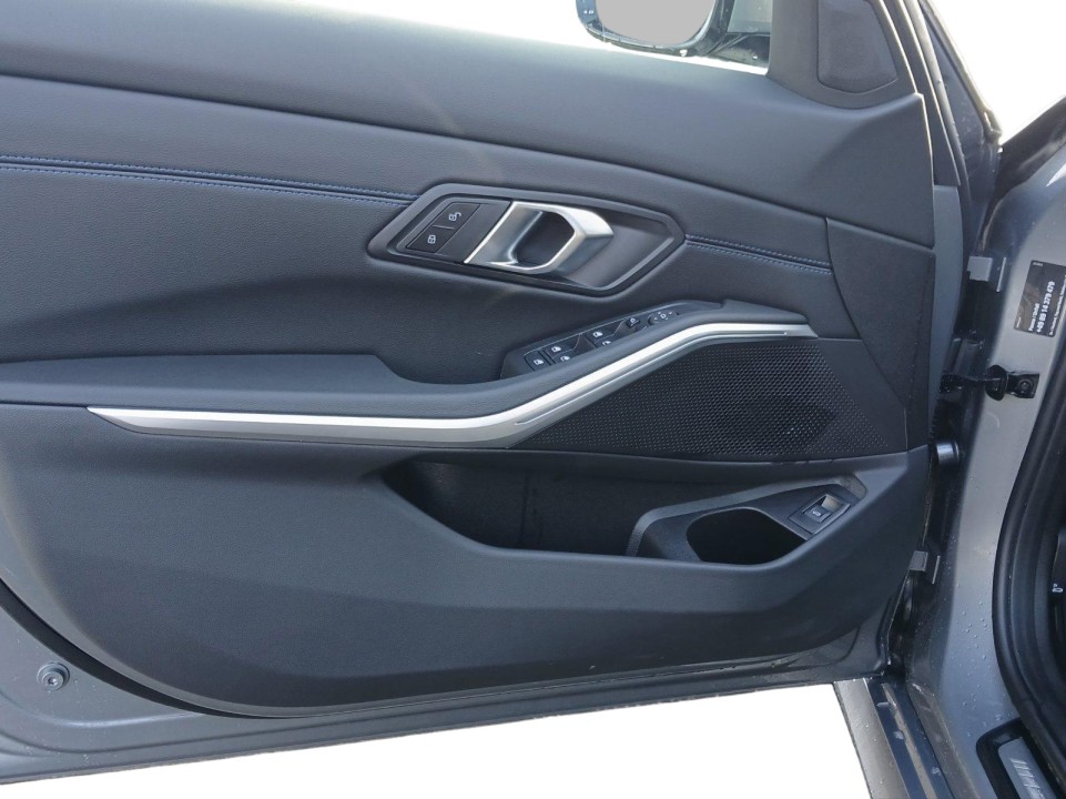 BMW Seria 3 320i - foto 11
