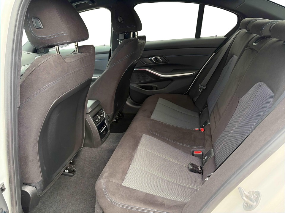 BMW Seria 3 320i xDrive - foto 9