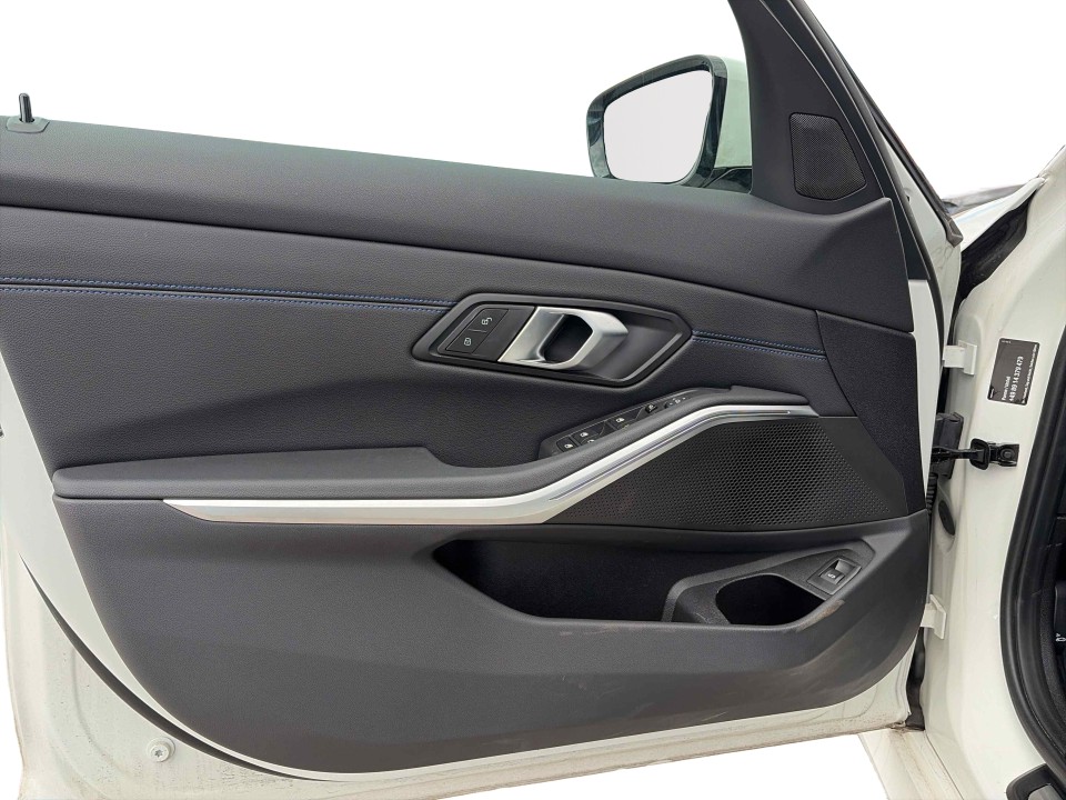 BMW Seria 3 320i xDrive - foto 14