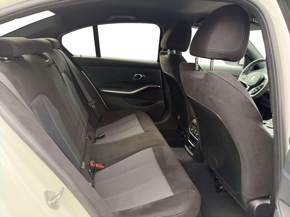BMW Seria 3 320i xDrive - foto 10