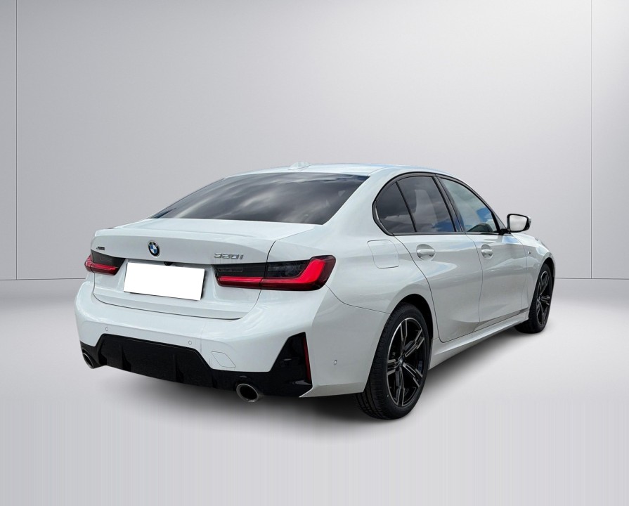 BMW Seria 3 320i xDrive (2)