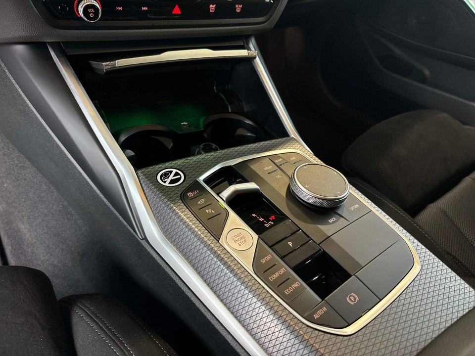 BMW Seria 3 320d - foto 17