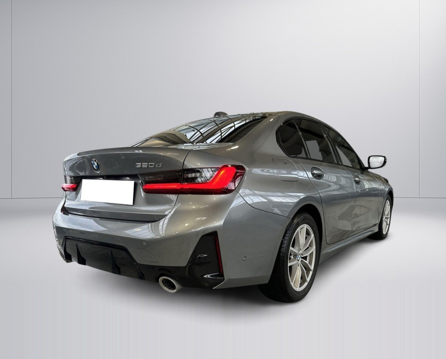 BMW Seria 3 320d (2)