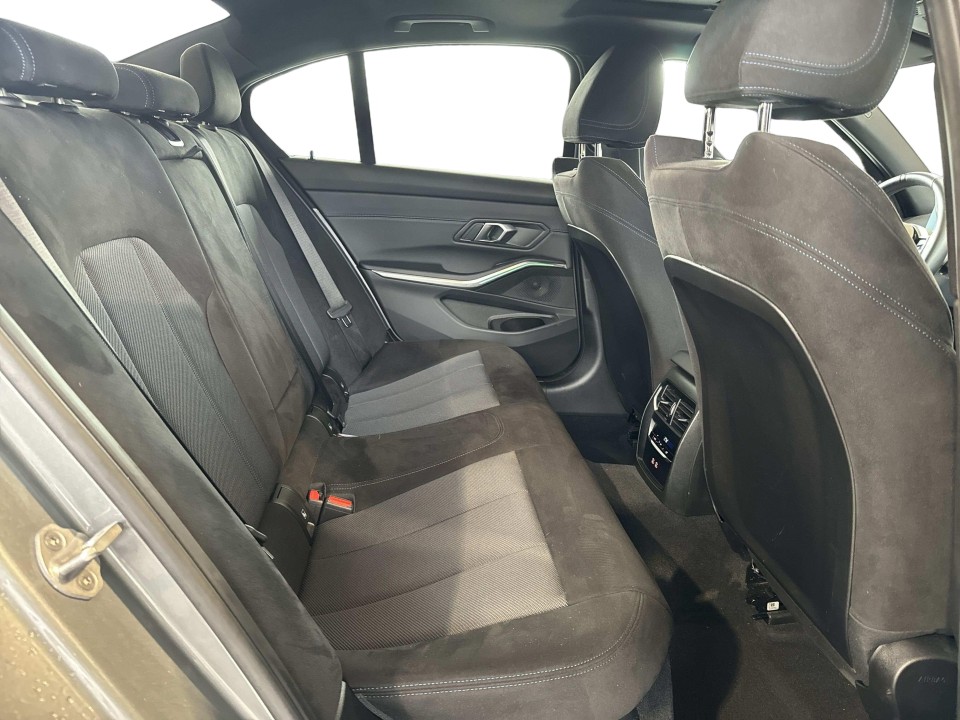 BMW Seria 3 320d - foto 10