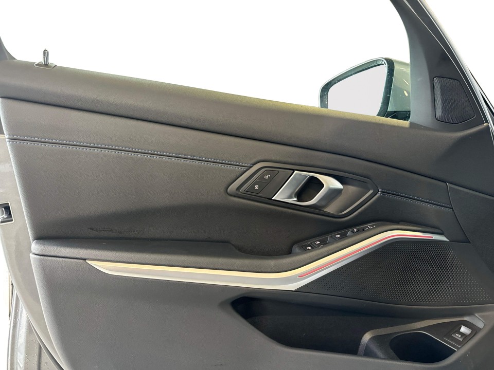 BMW Seria 3 320d - foto 18