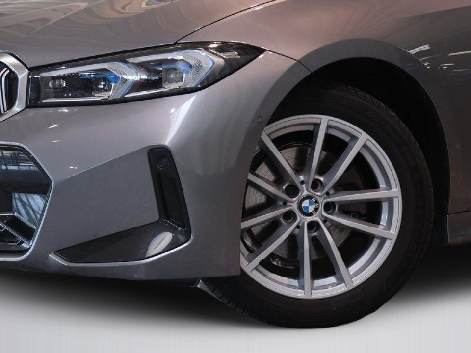 BMW Seria 3 320d - foto 13