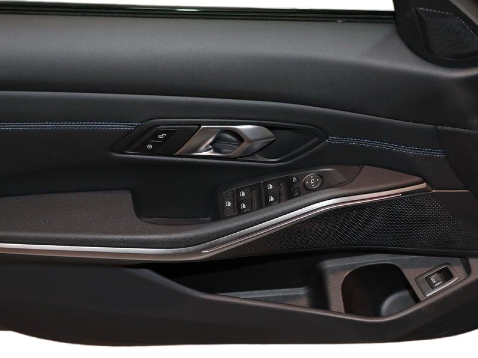 BMW Seria 3 320d - foto 11