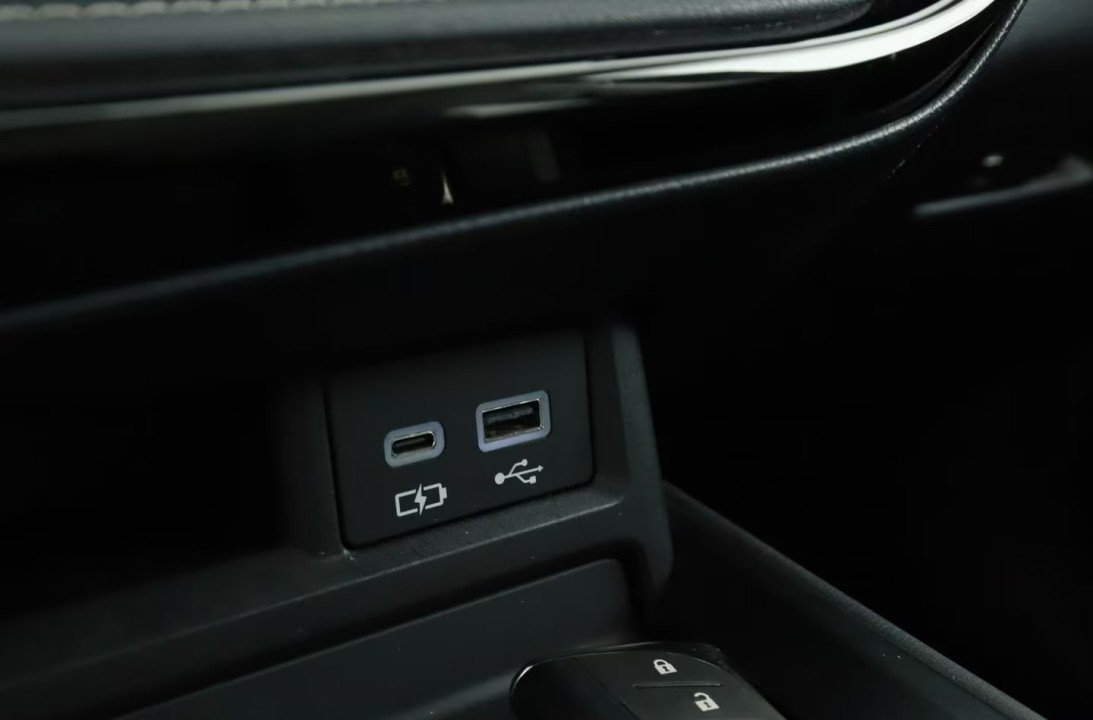Lexus Seria NX 450h+ - foto 22