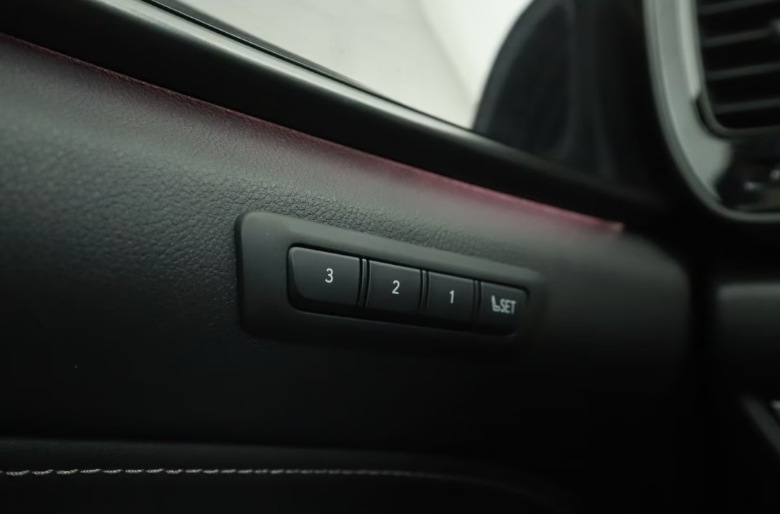 Lexus Seria NX 450h+ - foto 29