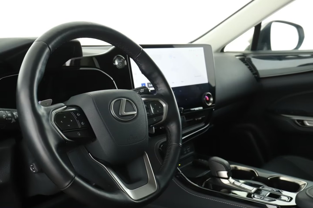 Lexus Seria NX 450h+ - foto 14
