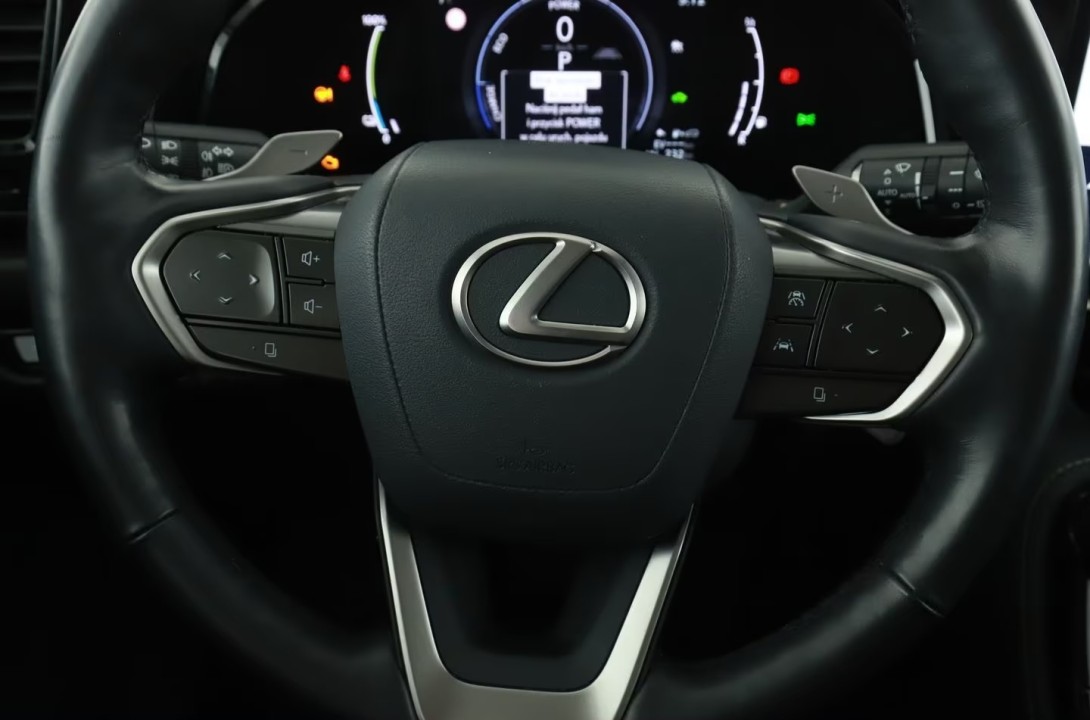 Lexus Seria NX 450h+ - foto 15