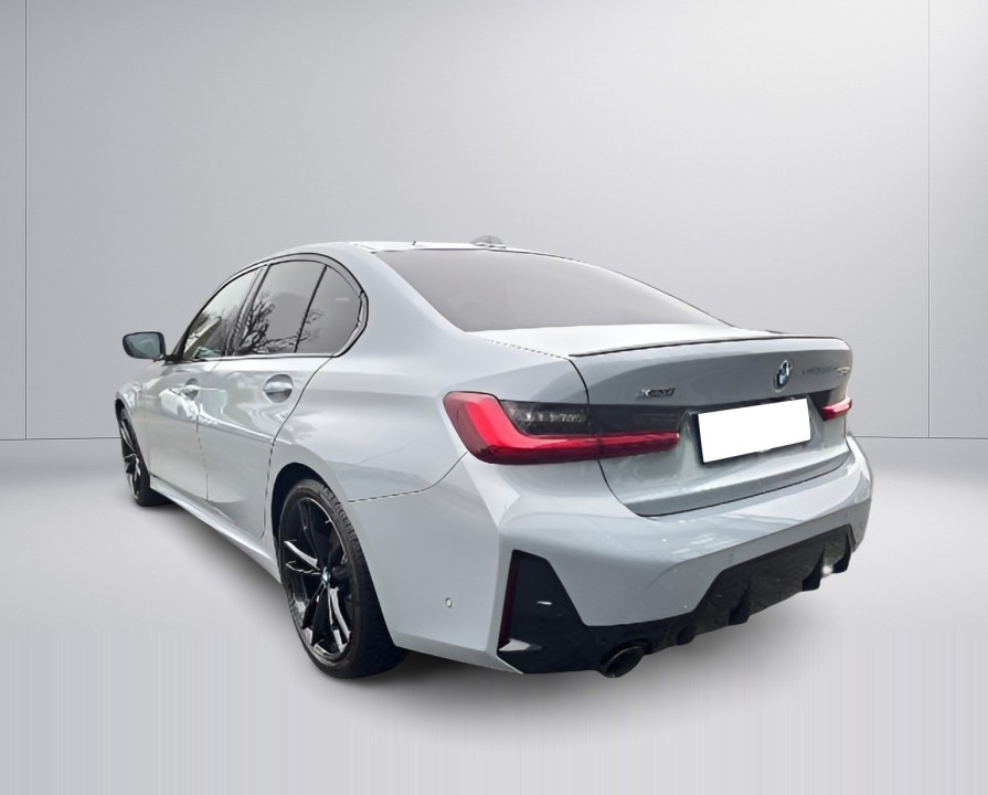 BMW Seria 3 330d xDrive M-Sport (3)