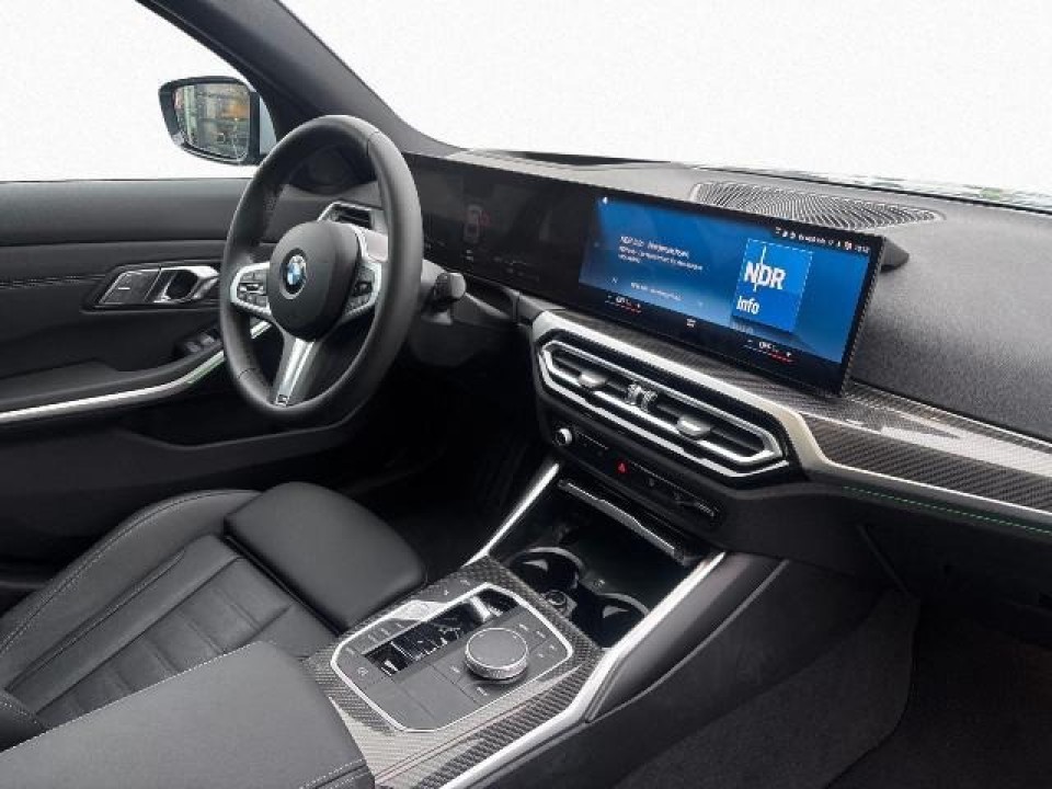 BMW Seria 3 330d xDrive M-Sport - foto 9