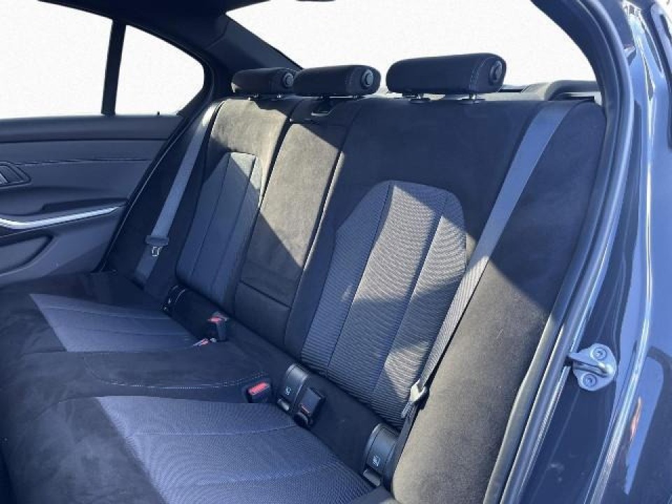 BMW Seria 3 320d xDrive - foto 11