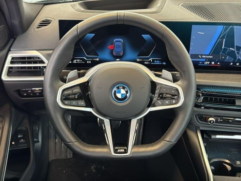 BMW Seria 3 330e (5)