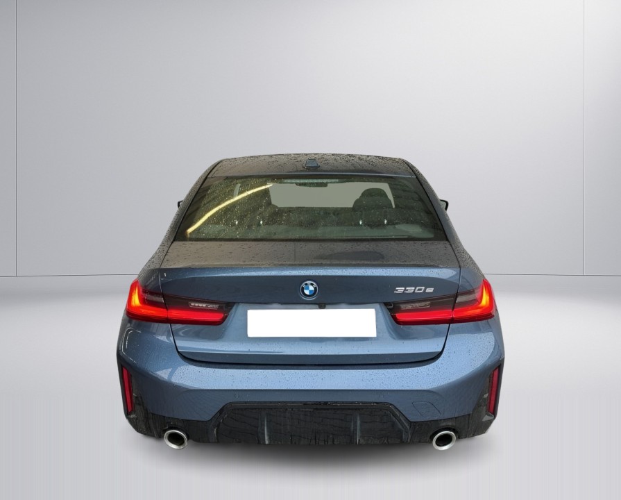 BMW Seria 3 330e (4)