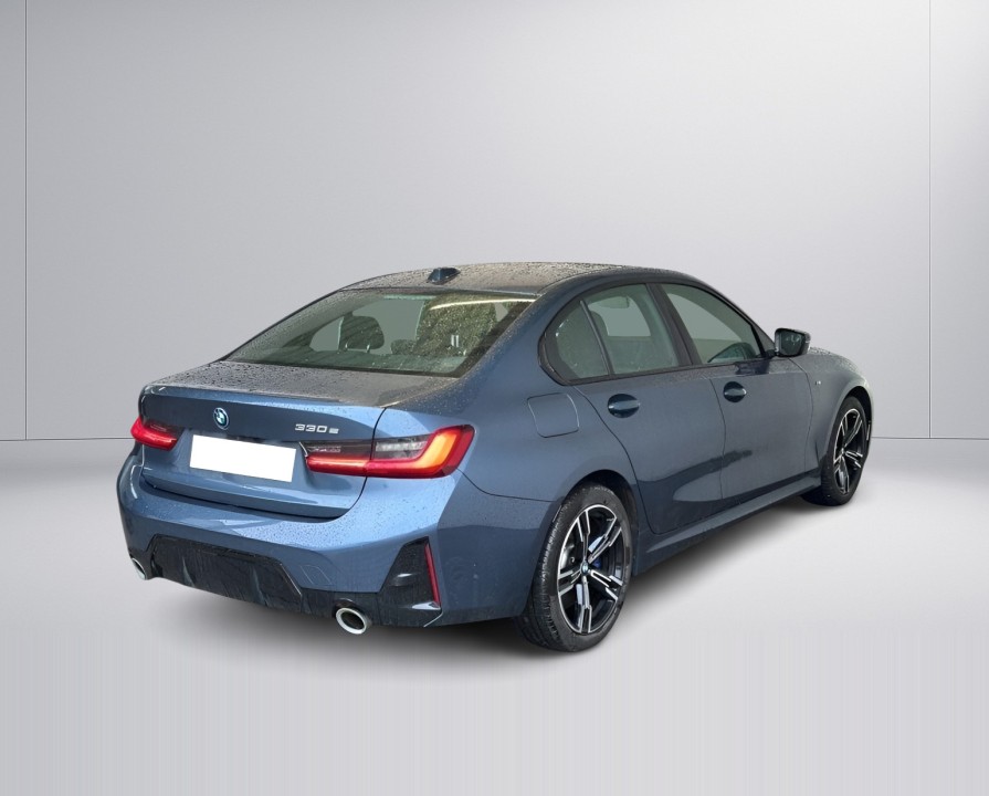 BMW Seria 3 330e (3)