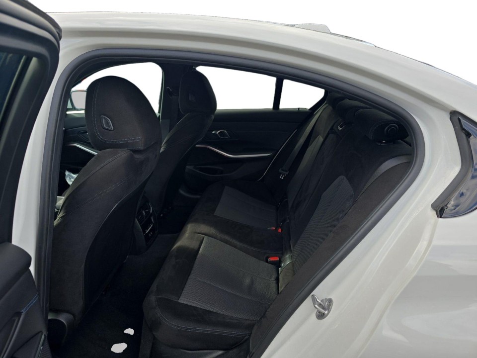 BMW Seria 3 320d - foto 17