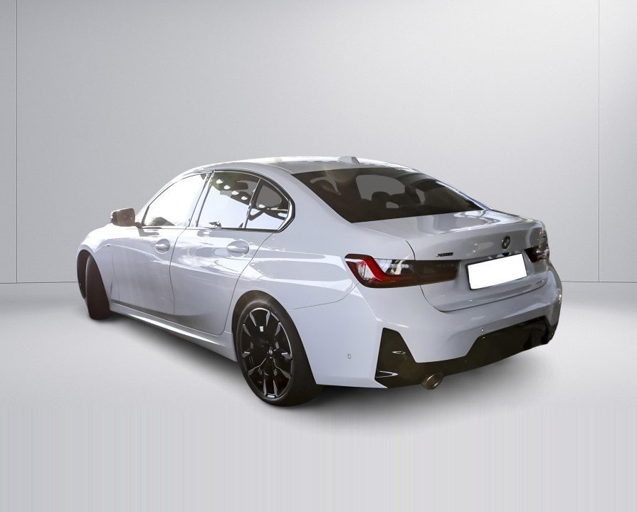 BMW Seria 3 330i xDrive (2)