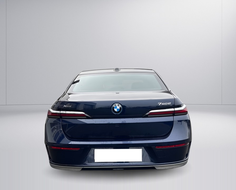 BMW Seria 7 xDrive750e (4)