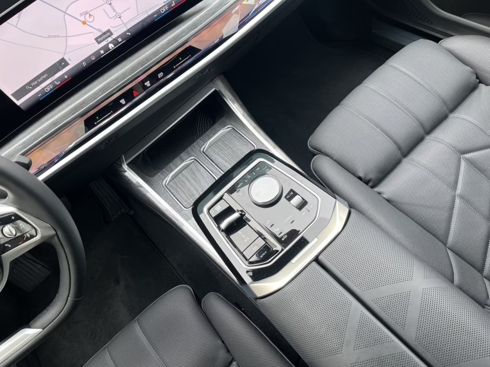 BMW Seria 7 xDrive750e - foto 9