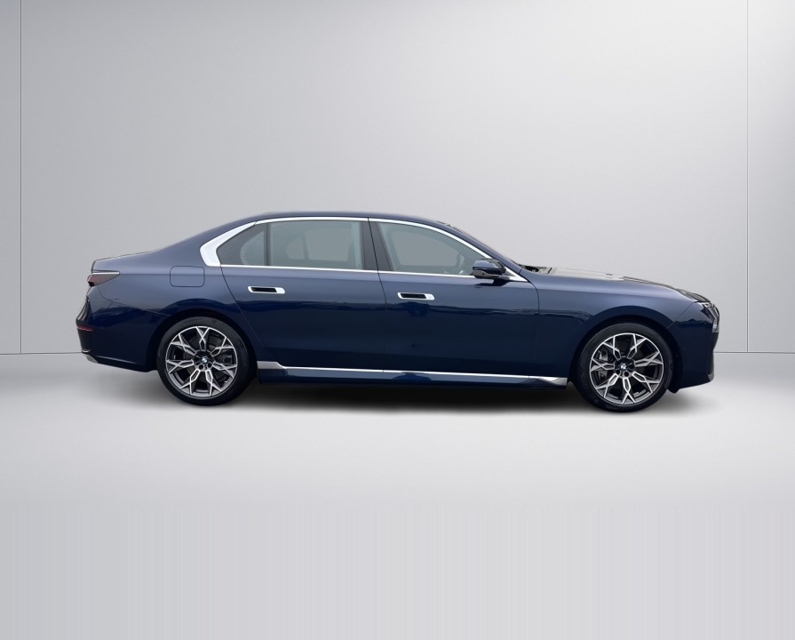 BMW Seria 7 xDrive750e (2)