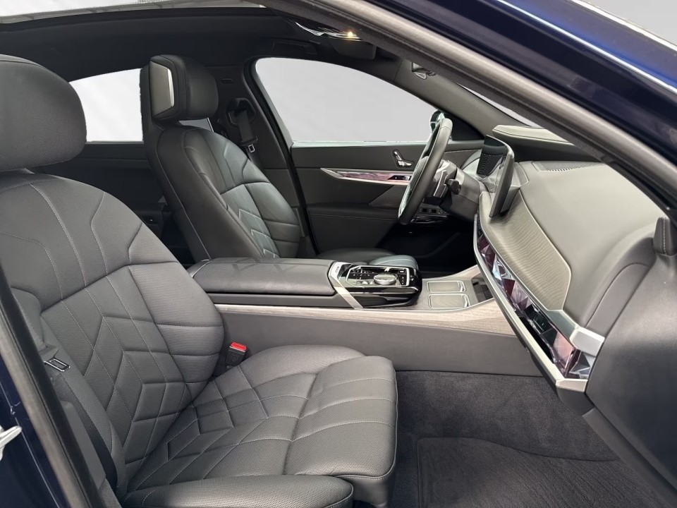 BMW Seria 7 xDrive750e - foto 8