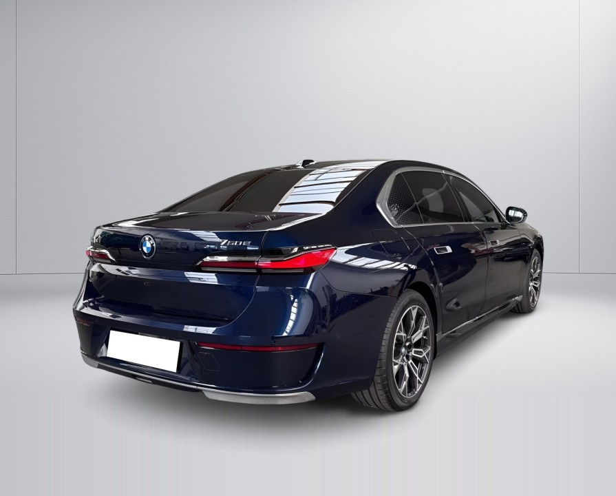 BMW Seria 7 xDrive750e (3)