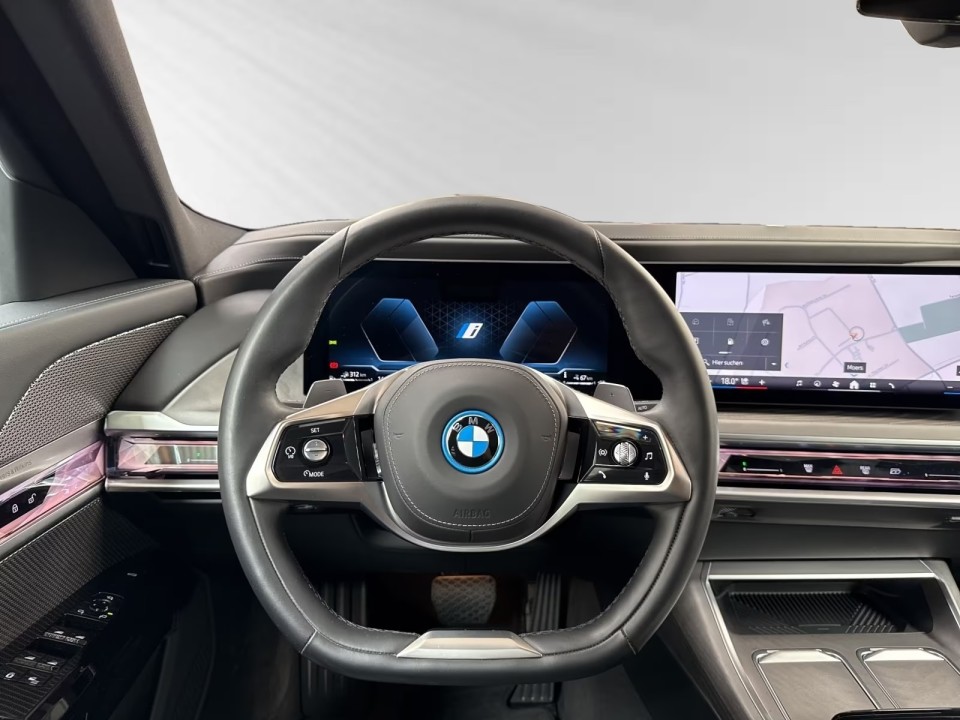 BMW Seria 7 xDrive750e - foto 6