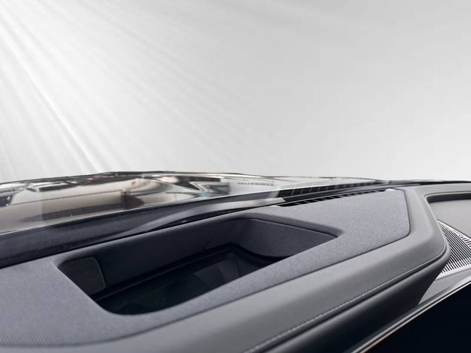 BMW Seria 7 xDrive750e - foto 10