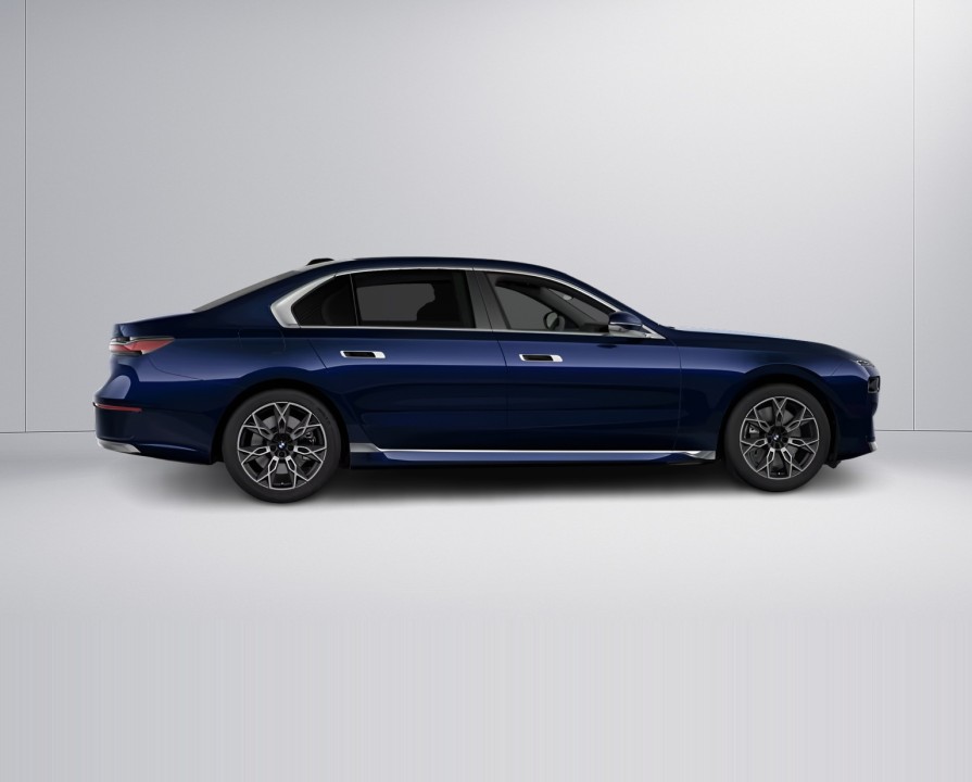 BMW Seria 7 xDrive750e (2)